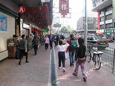 Footpath Widening at Johnston Road outside Lun Mun Restaurant (Photo taken in December 2003)