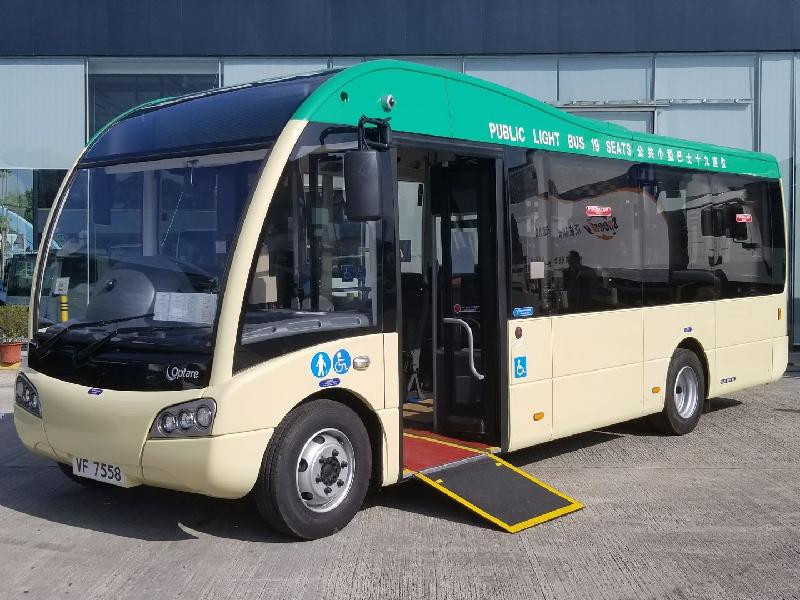 运输署今日（一月二十四日）宣布，低地台小巴试验计划一月二十六日（星期五）起正式开展，首辆可供轮椅上落的低地台小巴届时于专线小巴港岛第54M号线（坚尼地城站——玛丽医院）投入服务，以进行实地营运测试。