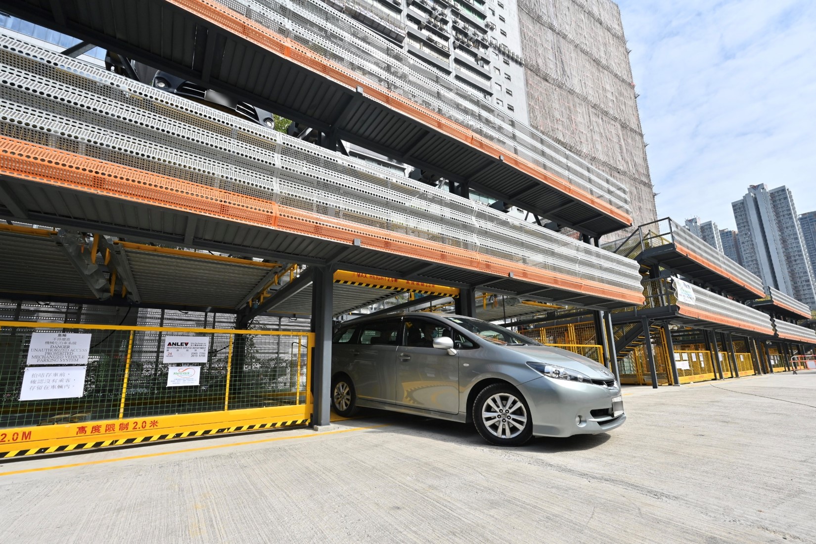 首個設置於荃灣短期租約用地作收費公眾停車場的自動泊車系統明日投入服務（一）