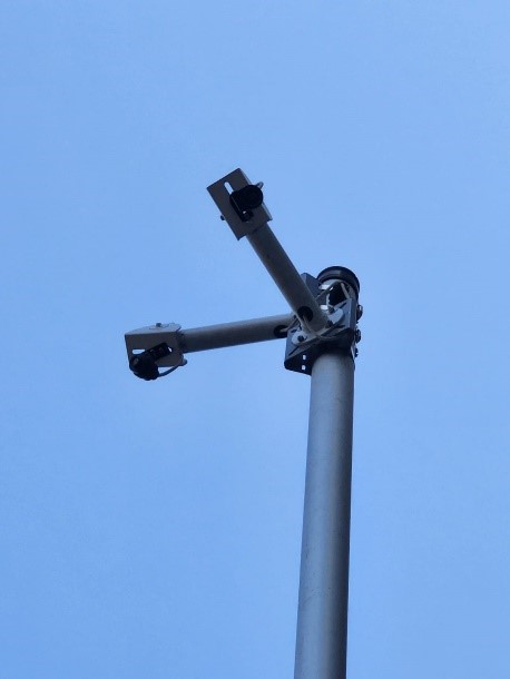 安裝在交通燈柱上的熱感器 兩組熱感器