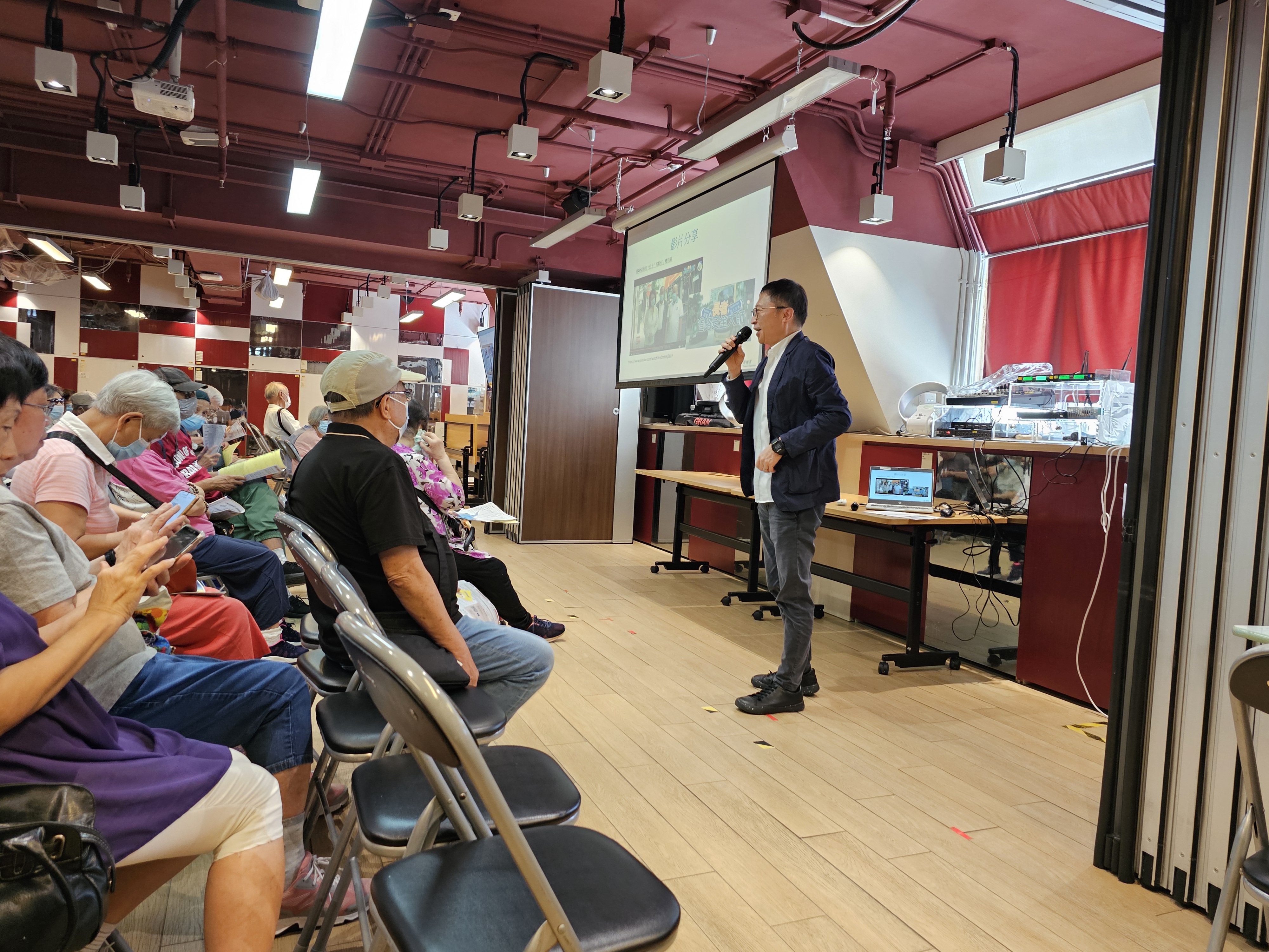 Visit at The Salvation Army Yaumatei Multi-Service Centre for Senior Citizens