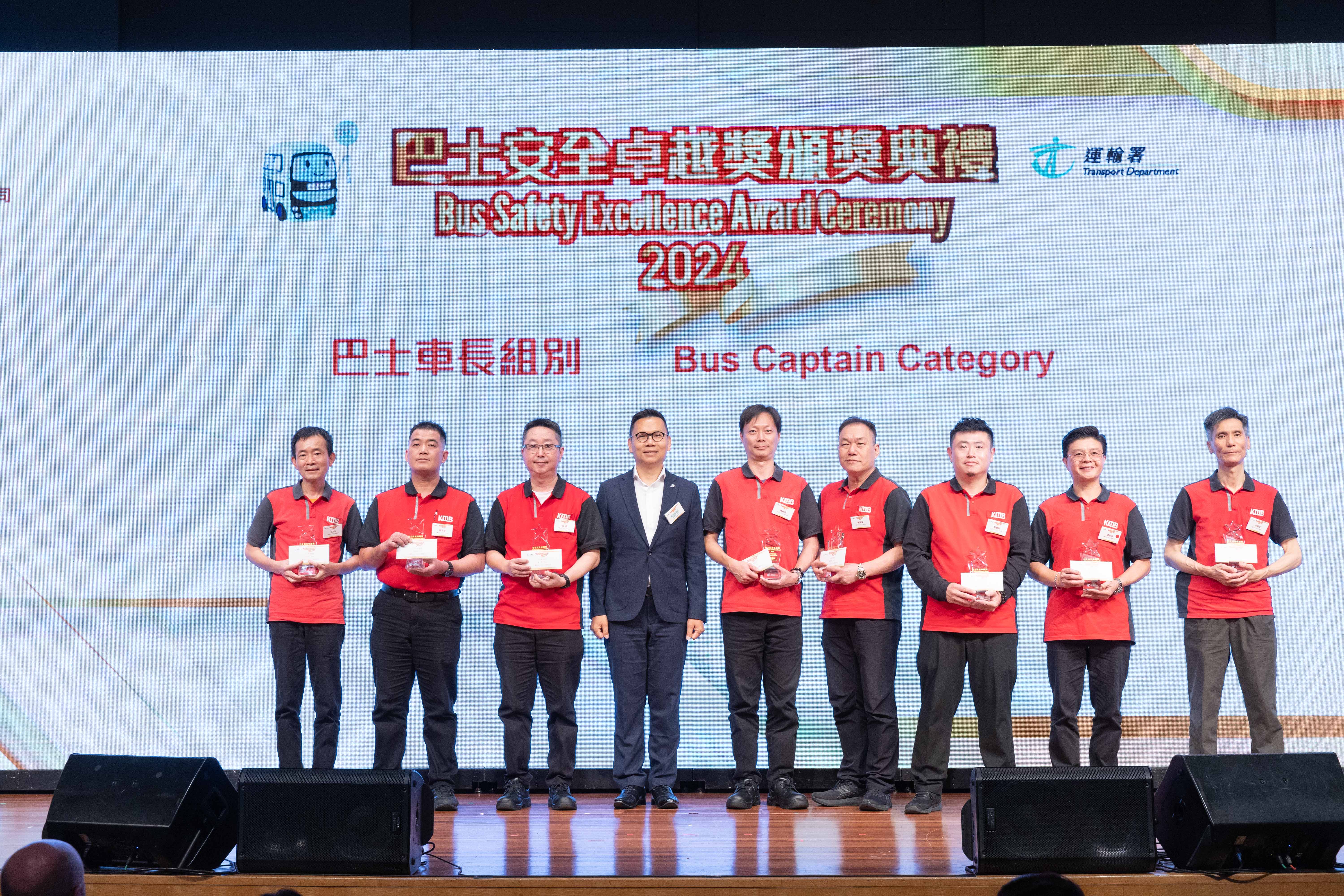 The Chairman of the Legislative Council Panel on Transport, Mr Chan Han-pan (fourth left), with winners of the Bus Captain Category