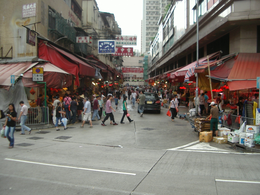 元朗新街 实施行人专用区前 摄於 2003 年 8月